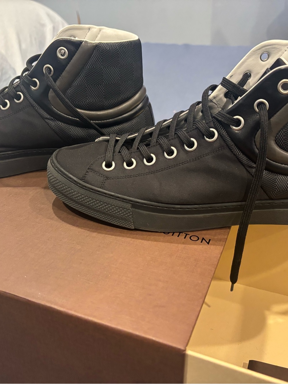 Louis Vuitton , Men's Black and White High-Top Sneakers - Picture 6 of 6